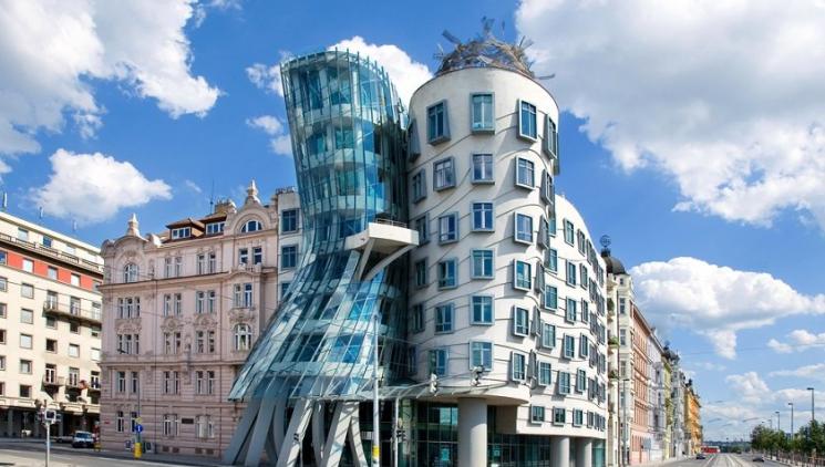 Dancing House: Symbol of modern architecture