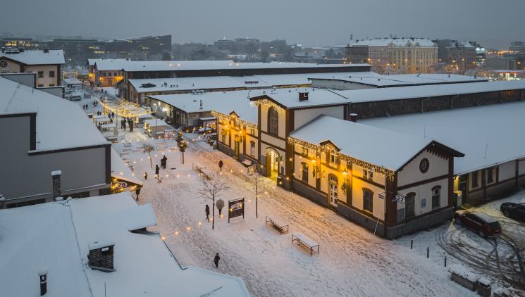 Poklidný Advent v Holešovické tržnici: filmové klasiky v zimním kině, vůně punče i nákupy originálních maličkostí pod stromeček