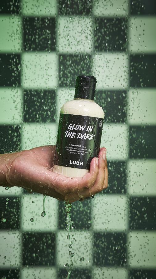 glow-in-the-dark-shower-gel-halloween-2024-01.jpg