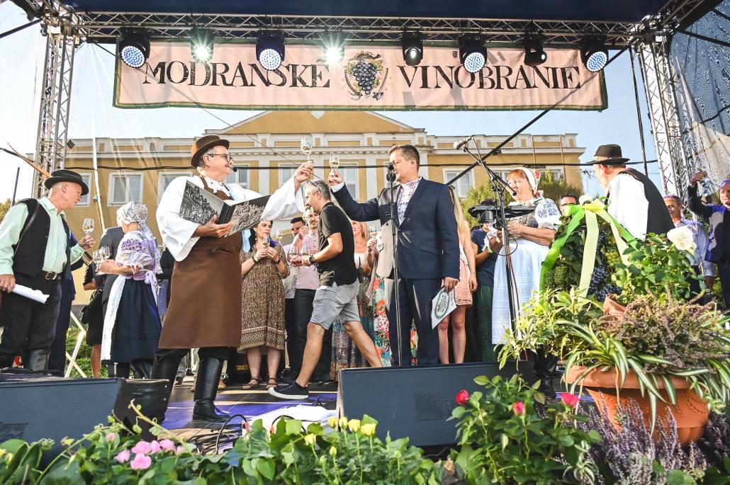 modranske-vinobranie-1.jpg